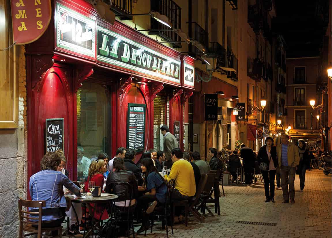 NIGHT OWLS There are night spots to suit all tastes in the Malasaa and Chueca - photo 8