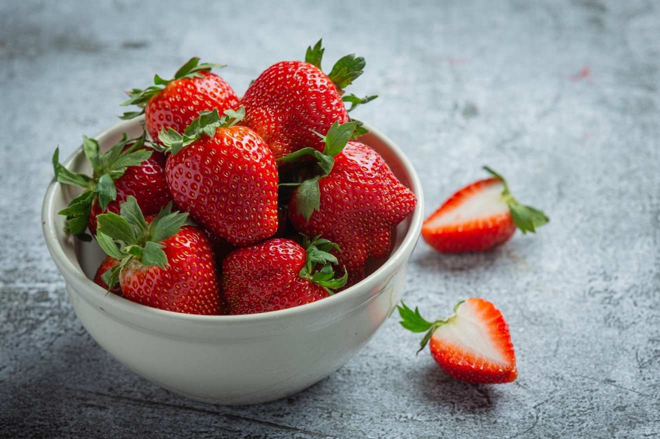 Makes 4 people Total Time 10 mins Recipes 1 cup of strawberries halved - photo 1