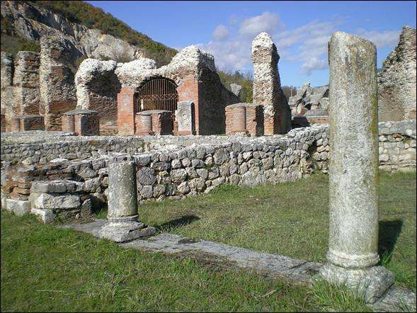 Ruins at Amiternum Sallusts birthplace THE WAR WITH CATILINE Translated by - photo 6