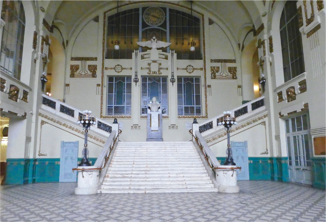 The almost palatial stil moderne interior of Vitebsk Station created between - photo 19