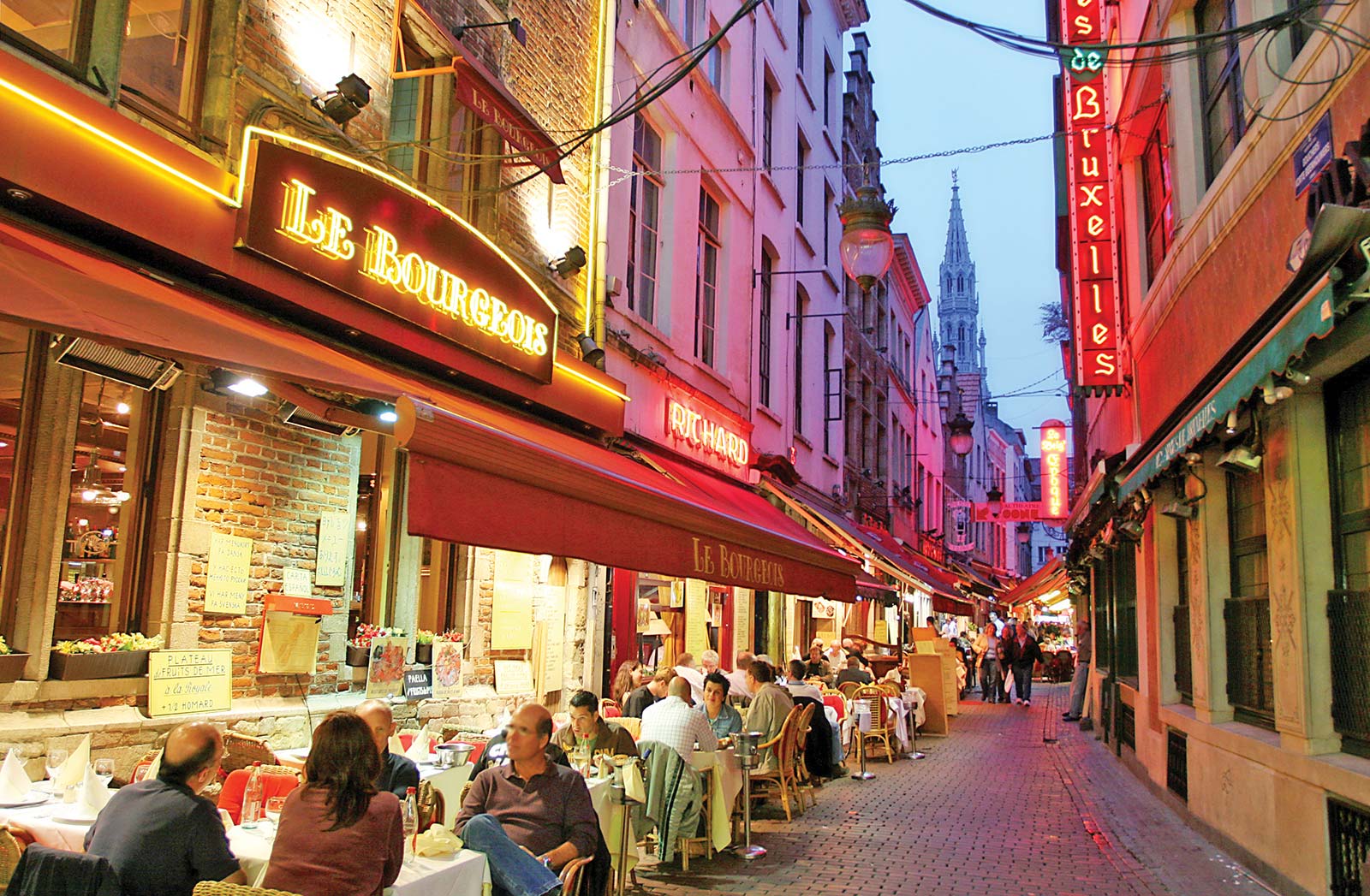 restaurants in the historic part of Brussels frites in Brussels spring in - photo 11