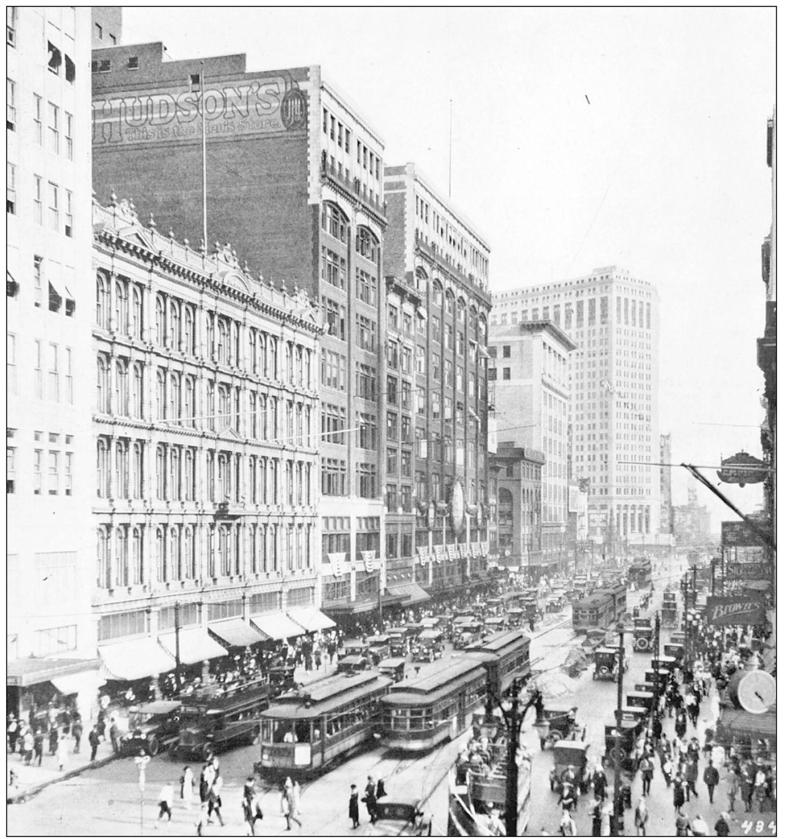 WOODWARD AVENUE LOOKING SOUTH TOWARD THE RIVER 1930S A typical day in - photo 9