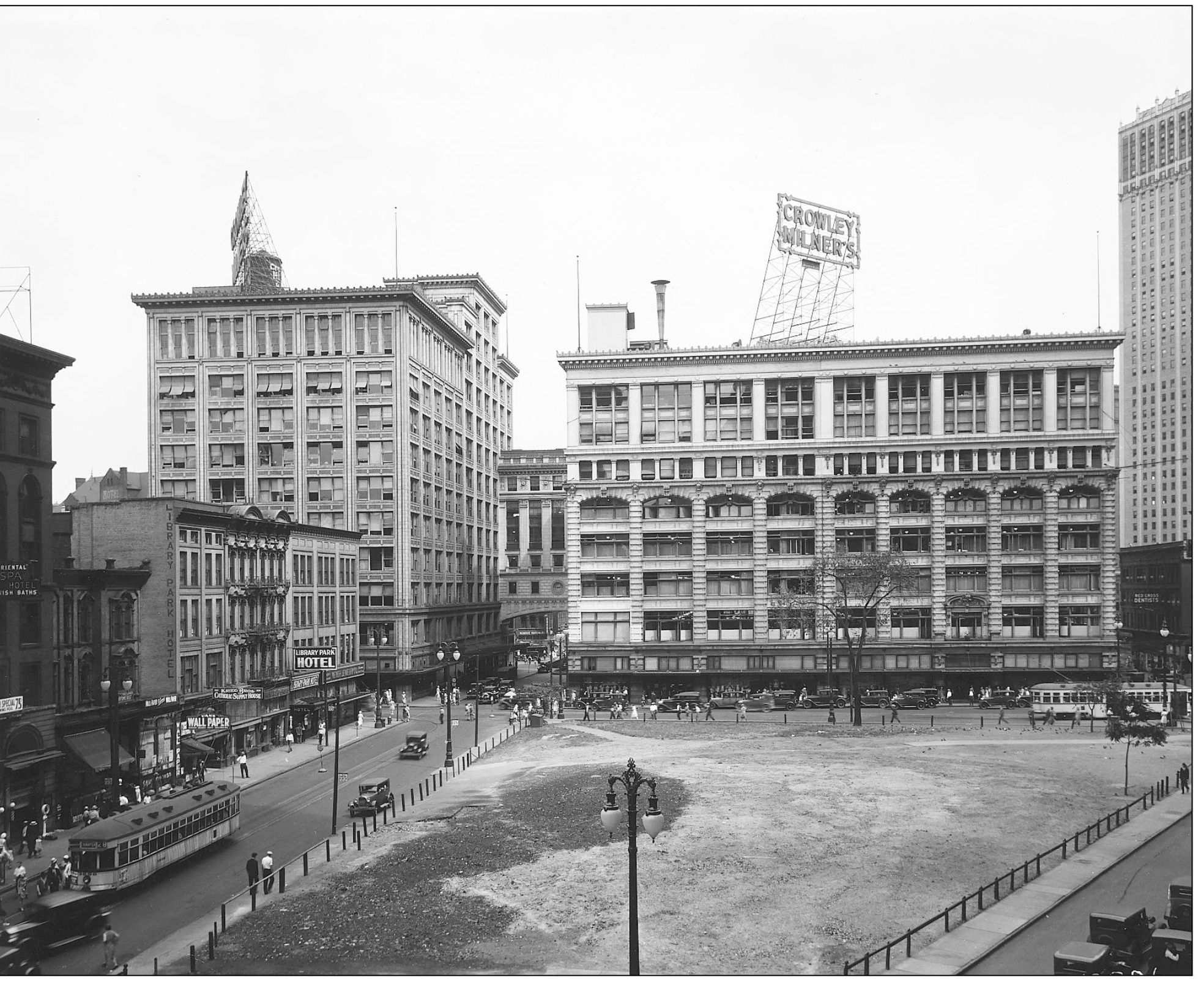 GRATIOT AVENUE AND FARMER STREET 1930S In 1907 two business partners Joseph - photo 14