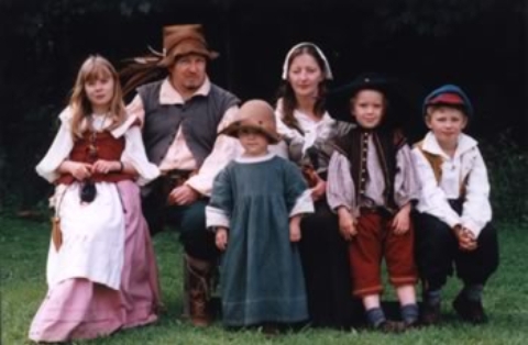 Re-enactors of the Sealed Knot is costumes of the 1640s The problem with - photo 7