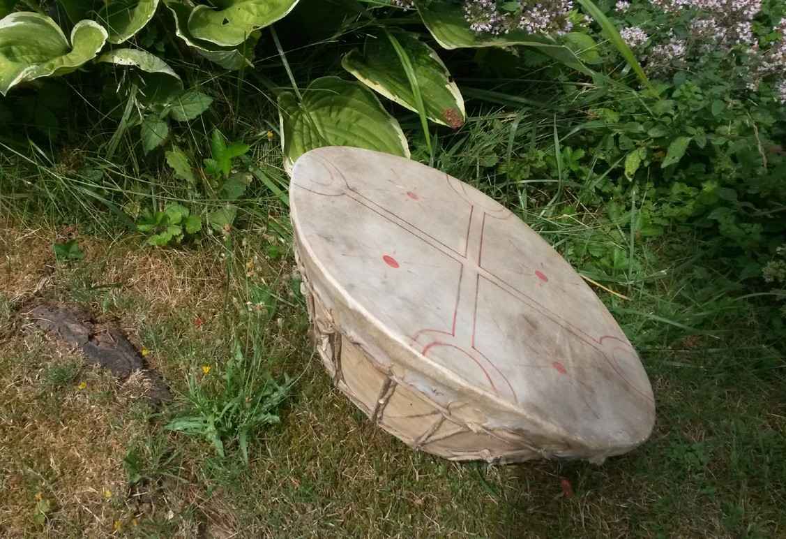 Mapuche Kultrn This type of bowl drum remains the drum of choice amongst - photo 5