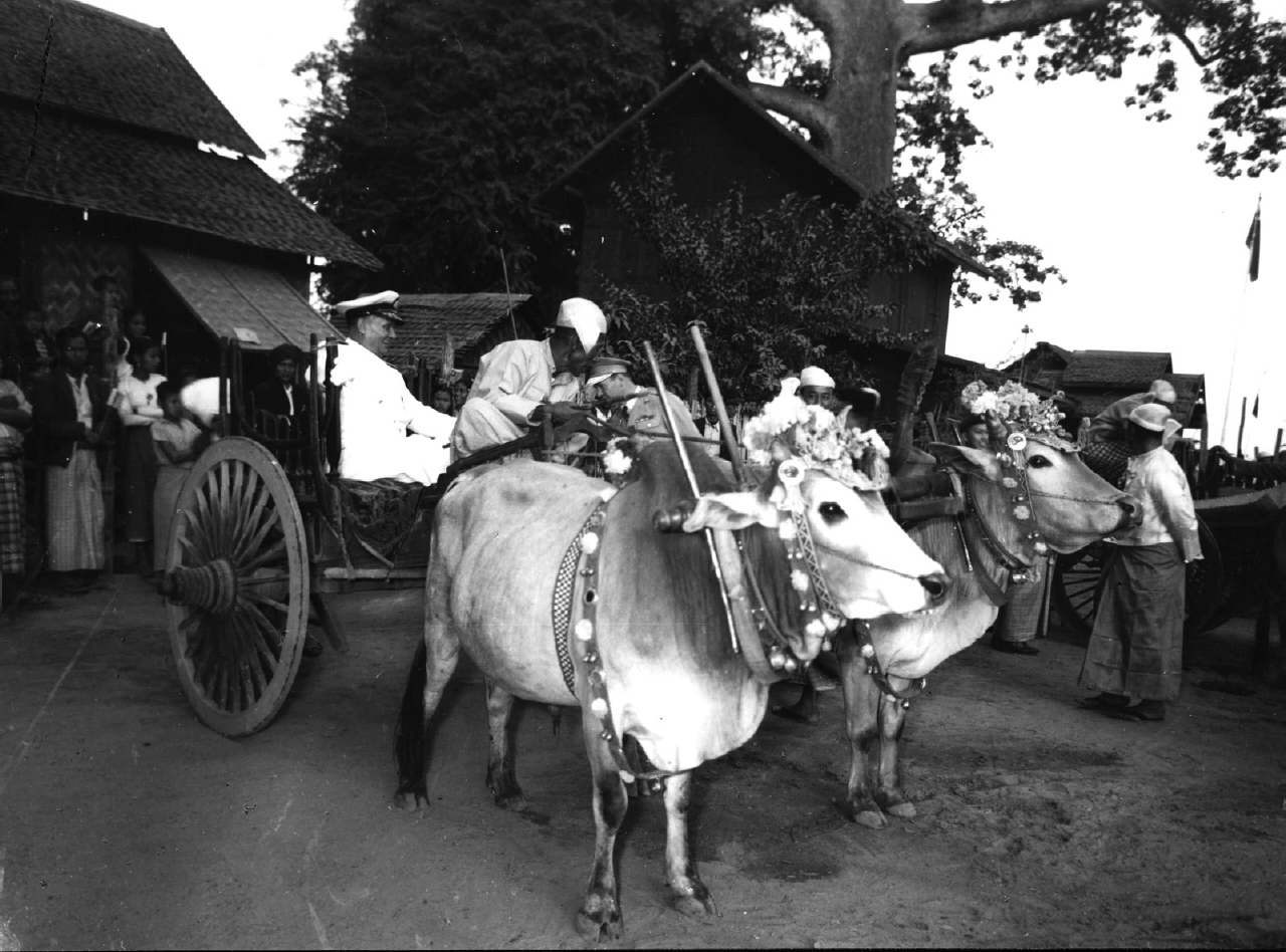 Passing through Nyaung-U on the way to visit the temples of Bagan Burma - photo 15