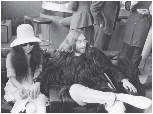 John and Yoko back in Paris after their wedding March 21 1969 Johns coat was - photo 8