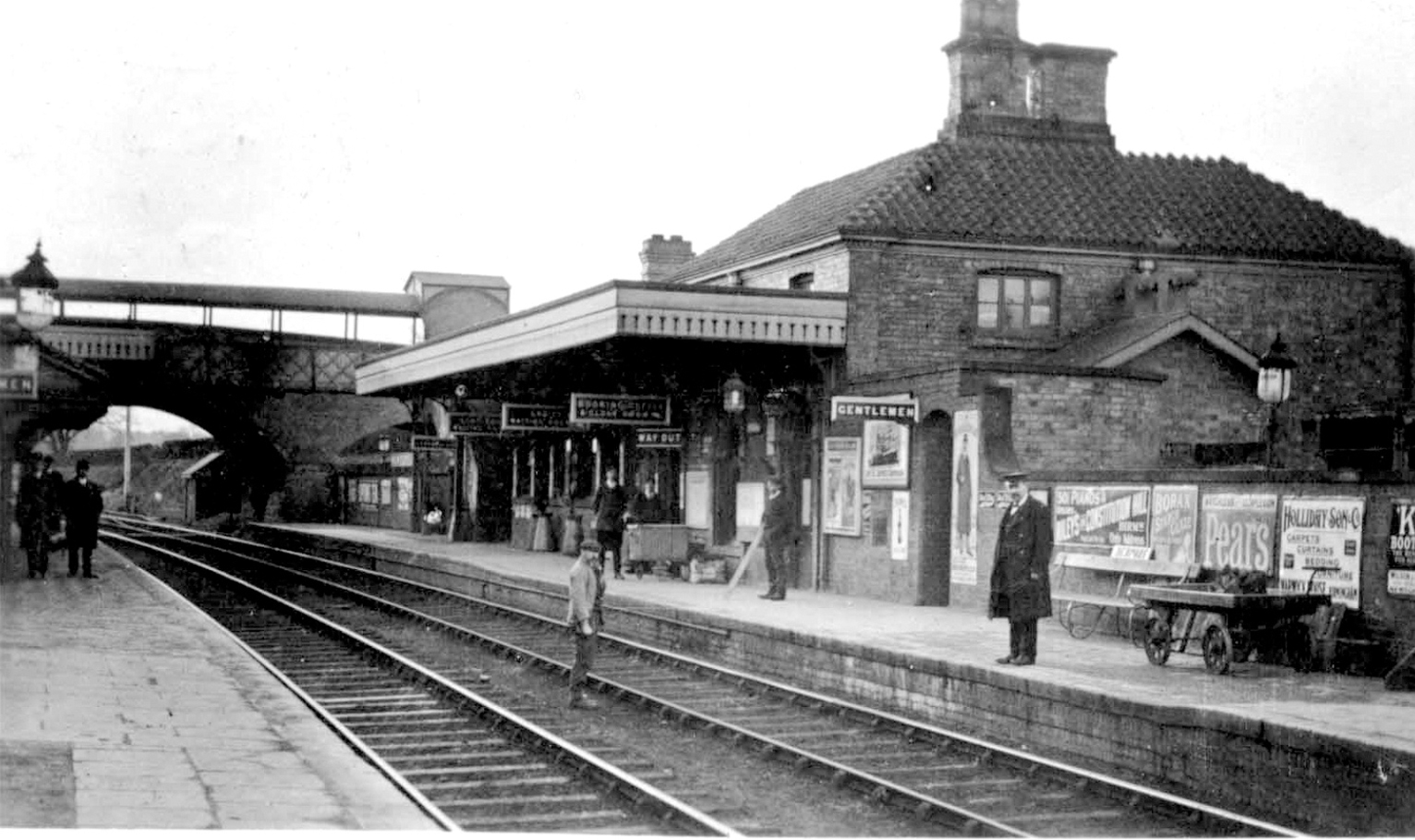 Newport railway in the 1900s NHS Newport was not lacking in large wealthy - photo 5