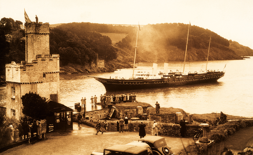 The Royal Yacht Victoria and Albert with the young Princess Elizabeth on - photo 4