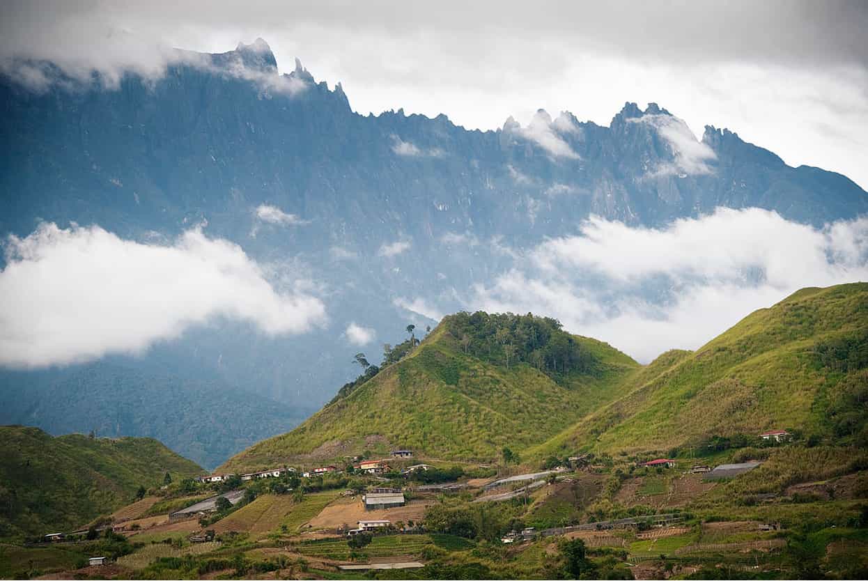 Top Attraction 9 James TyeApa Publications Kinabalu Park Superb scenery and - photo 12