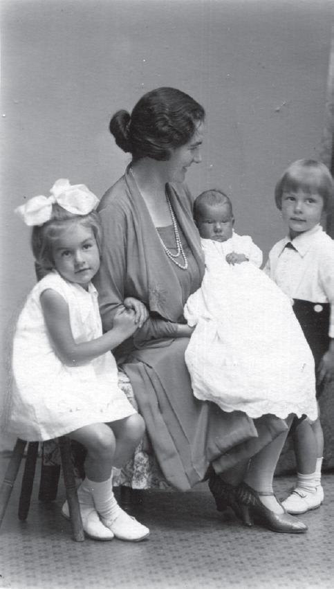 The Langer family Mother with Jean baby Elizabeth and the author John - photo 1