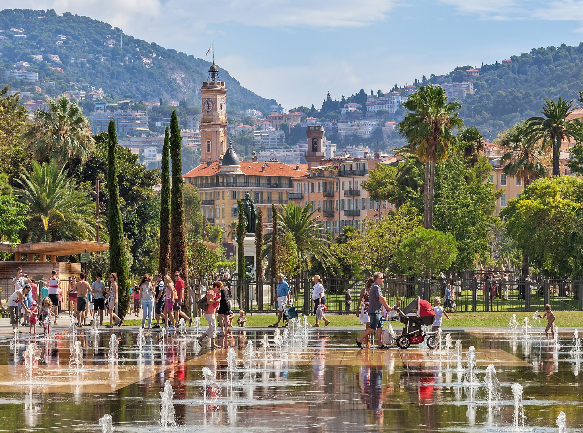 Nices promenade du Paillon offers a leafy stroll in the heart of the busy - photo 4