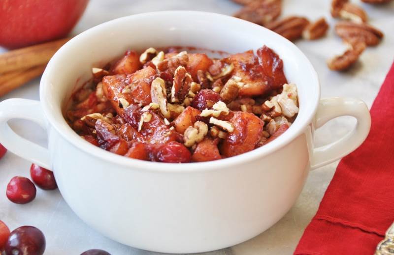 This tasty applesauce is made with fresh cranberries syrup and brown sugar - photo 4