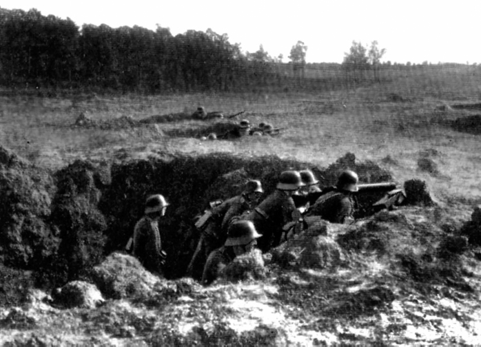 4 Defence from shell holes near Bourlon village 5 Field Guns in the - photo 6