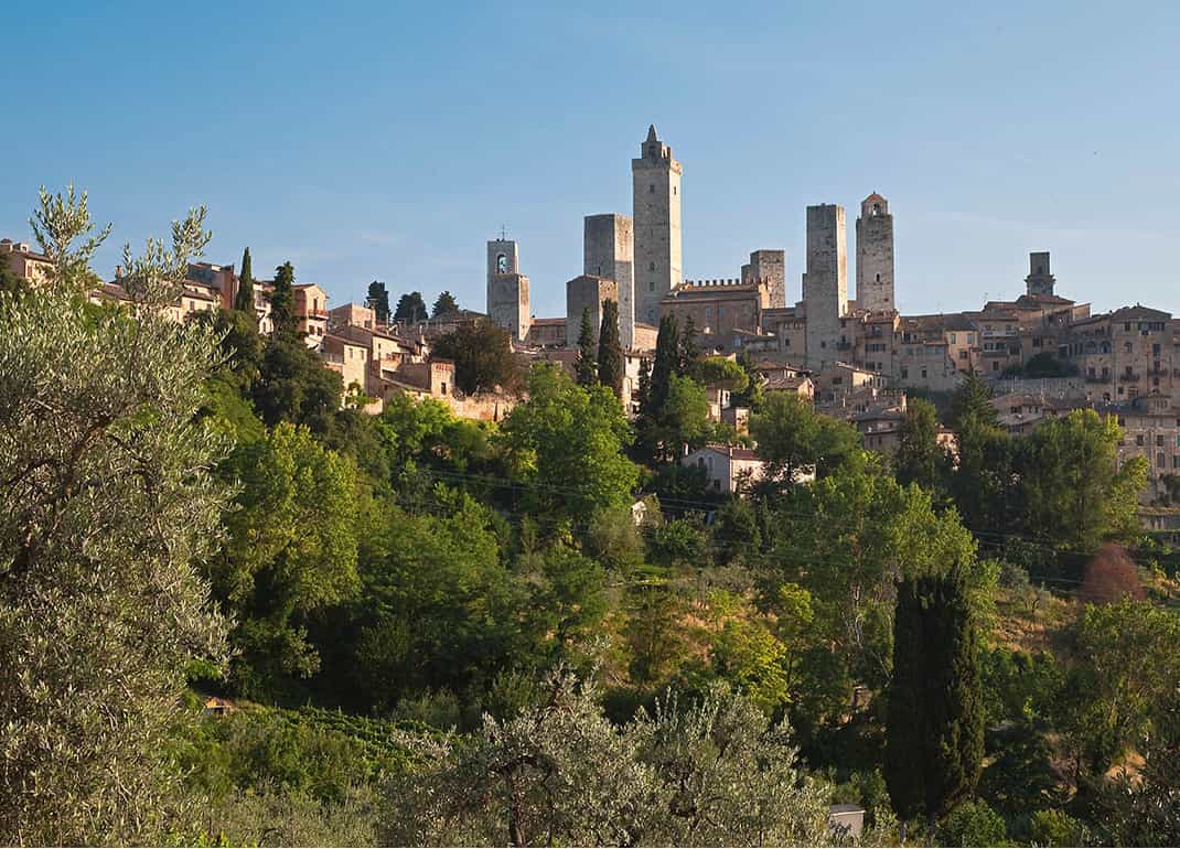 Rival cities Easy day trips from Florence include long-time rivals Siena a - photo 9