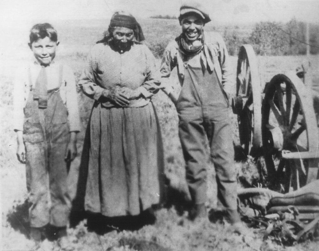 Pete Waskewitch Kakakon Wilfred Chocans grandmother and Charlie Waskewitch - photo 6