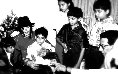 Thackeray and his grandchildren with Michael Jackson at the Thackerays - photo 12