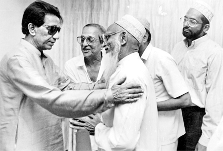 Bhendi Bazaars Muslims meet Bal Thackeray at Matoshree after his wife Meenatai - photo 13