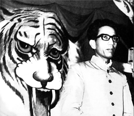 Thackeray addressing a Shiv Sena rally in the 1960s with the Sena symbol a - photo 6