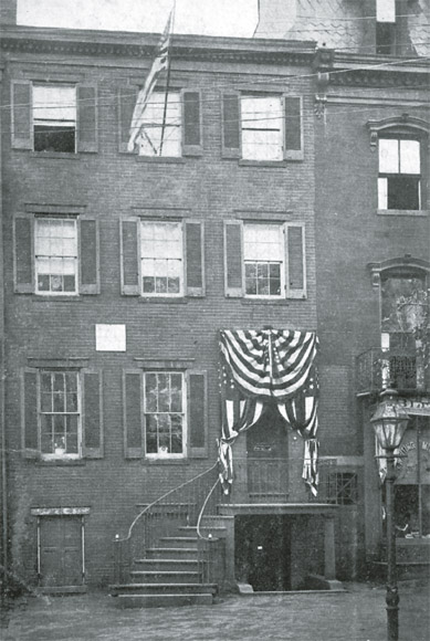 Petersen House where President Lincoln died shown on a 1907 picture postcard - photo 4
