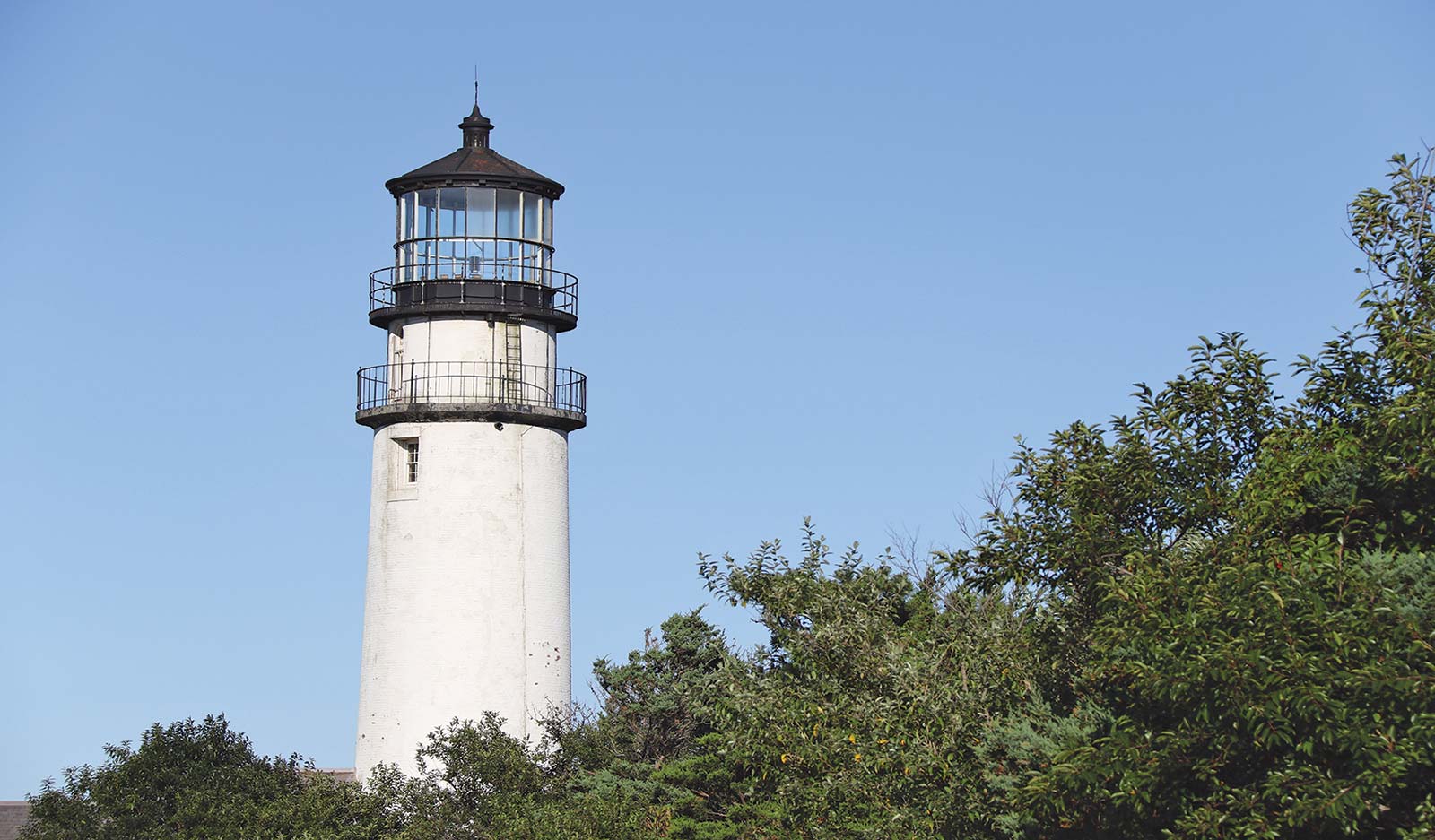 Truros Highland Light Nantucket is a pretty little pearl with rose-draped - photo 10