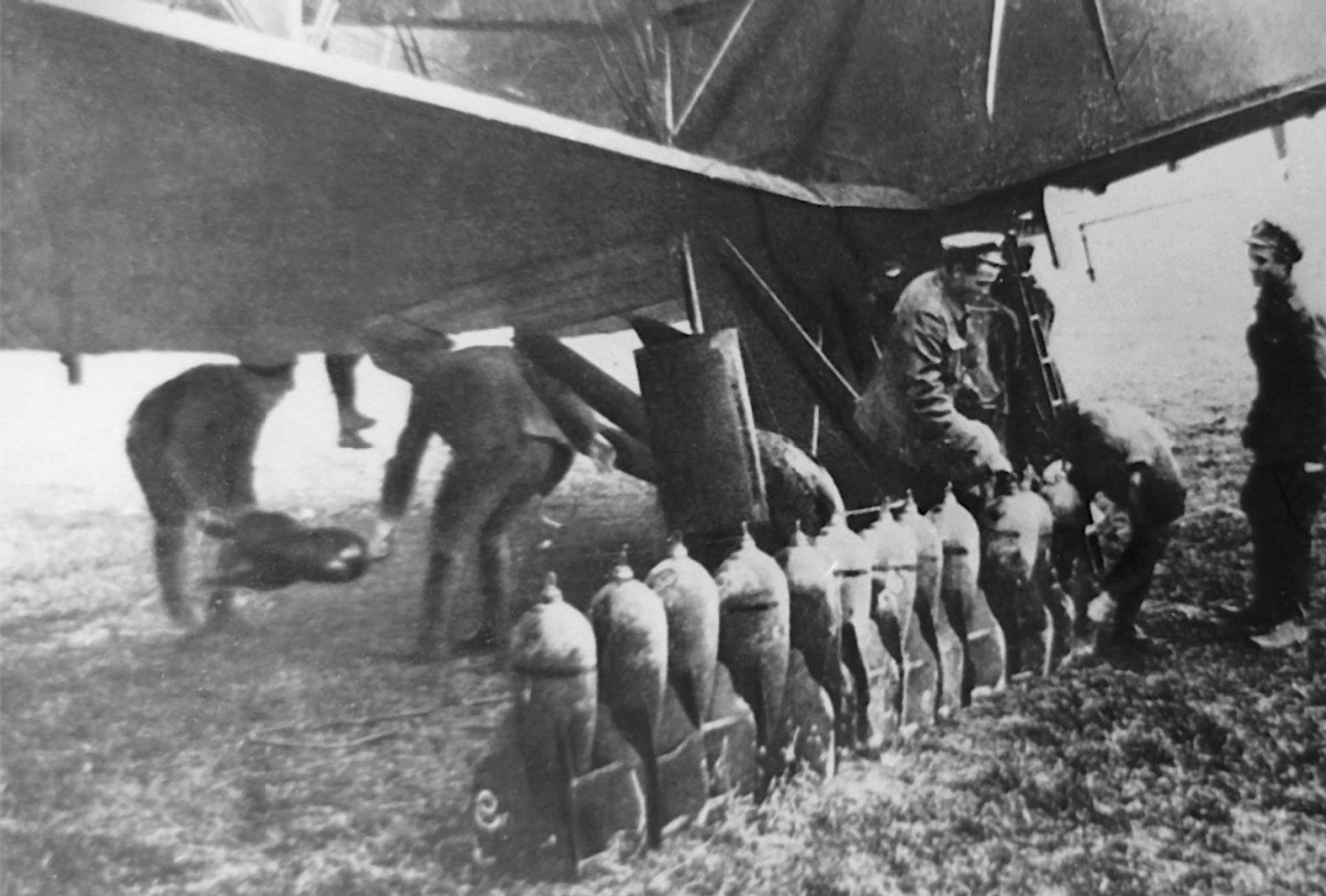 The concept of strategic bombing was formed in the First World War with both - photo 4