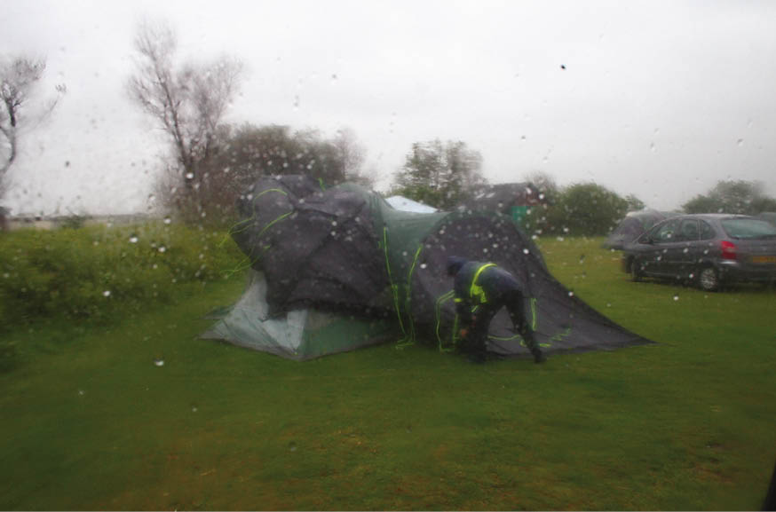 Hanging on for just an hour before taking his tent down would have brightened - photo 6