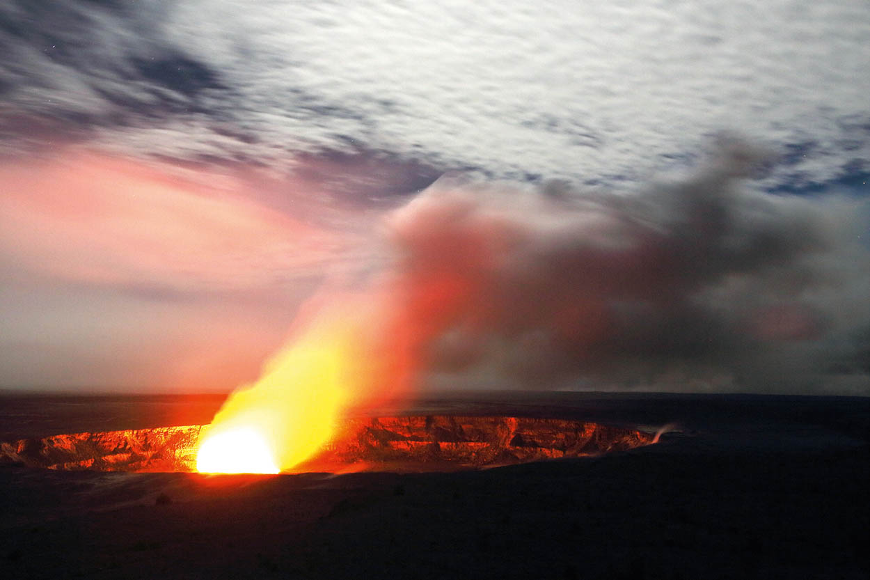 Hawaii Volcanoes National Park There arent many places on Earth where you can - photo 4