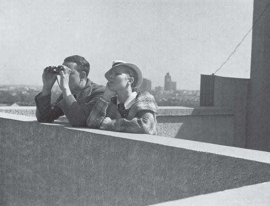 Two westerners watch the fighting in Shanghai from a rooftop in 1937 - photo 7