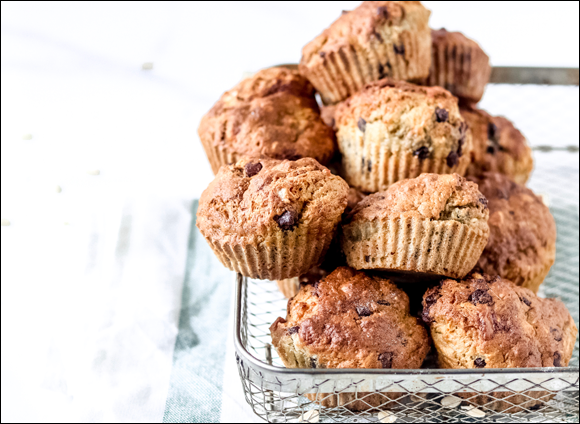 ELIZABETH SHAW AND WENDY JO PETERSON Chocolate Chip Banana Muffins - photo 3