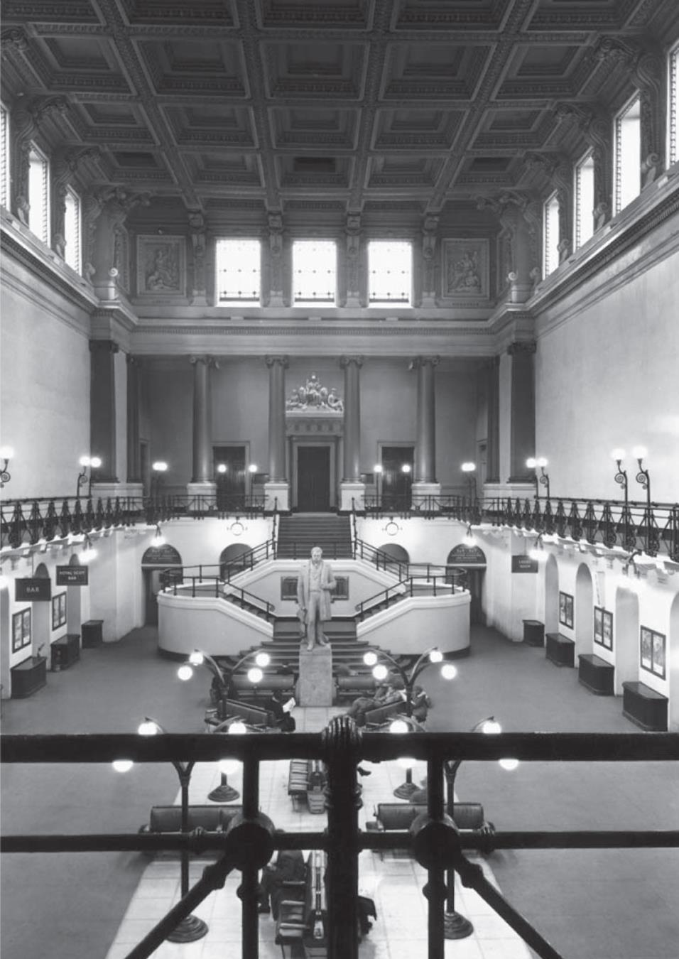 The Great Hall Euston with George Stephensons statue surveying the scene - photo 5