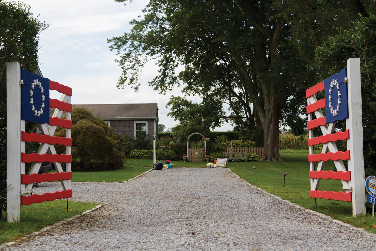 Entrances are a popular place to showcase local artists This lathe flag - photo 9