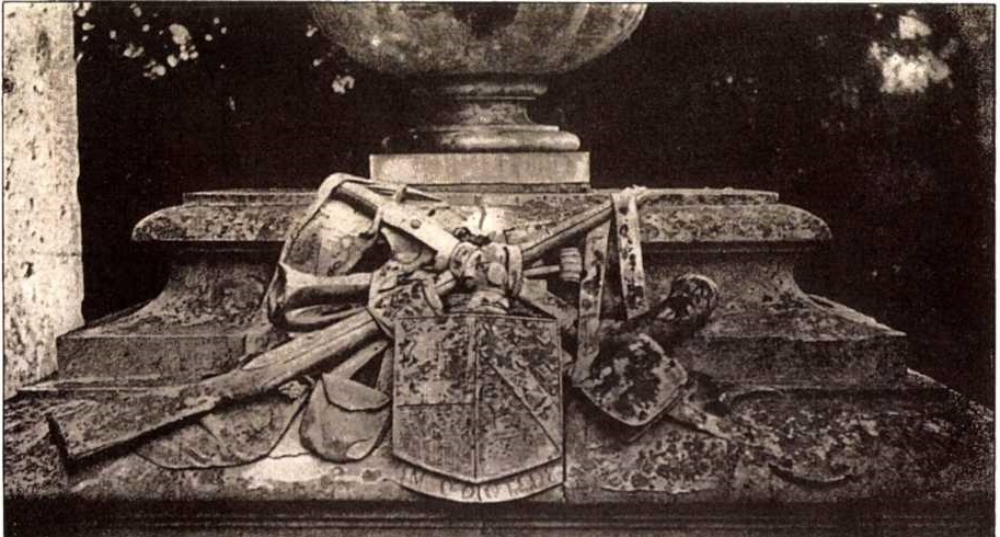 TROPHY OF RIFLEMENS ARMS AND EQUIPMENT ON TOMB OF THE FOUNDER OF THE RIFLE - photo 18