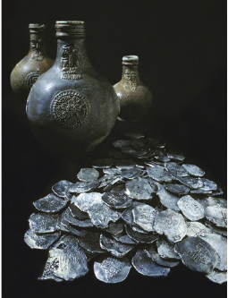 Beardman jugs and pieces of eight from the wreck of the Vergulde Draeck - photo 5