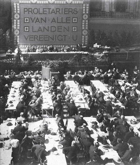 Cover photo and frontispiece Opening session at 1904 congress of Second - photo 1