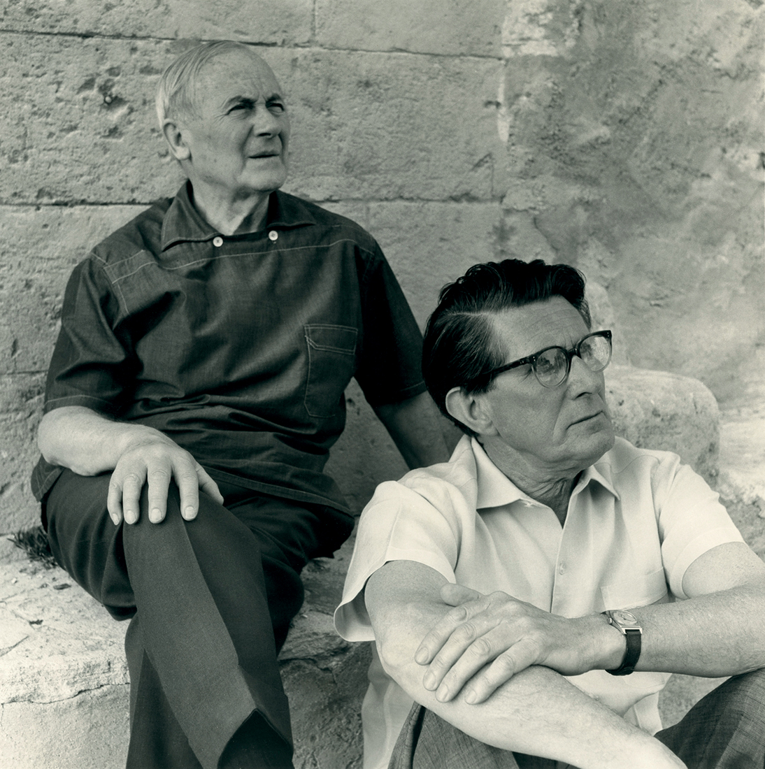 Joan Mir and Roland Penrose Majorca 1970 photographed by Lee Miller Roland - photo 5