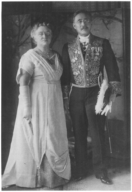 Nitobe Inaz and his wife Mary dressed up to go to the Imperial Palace on New - photo 1