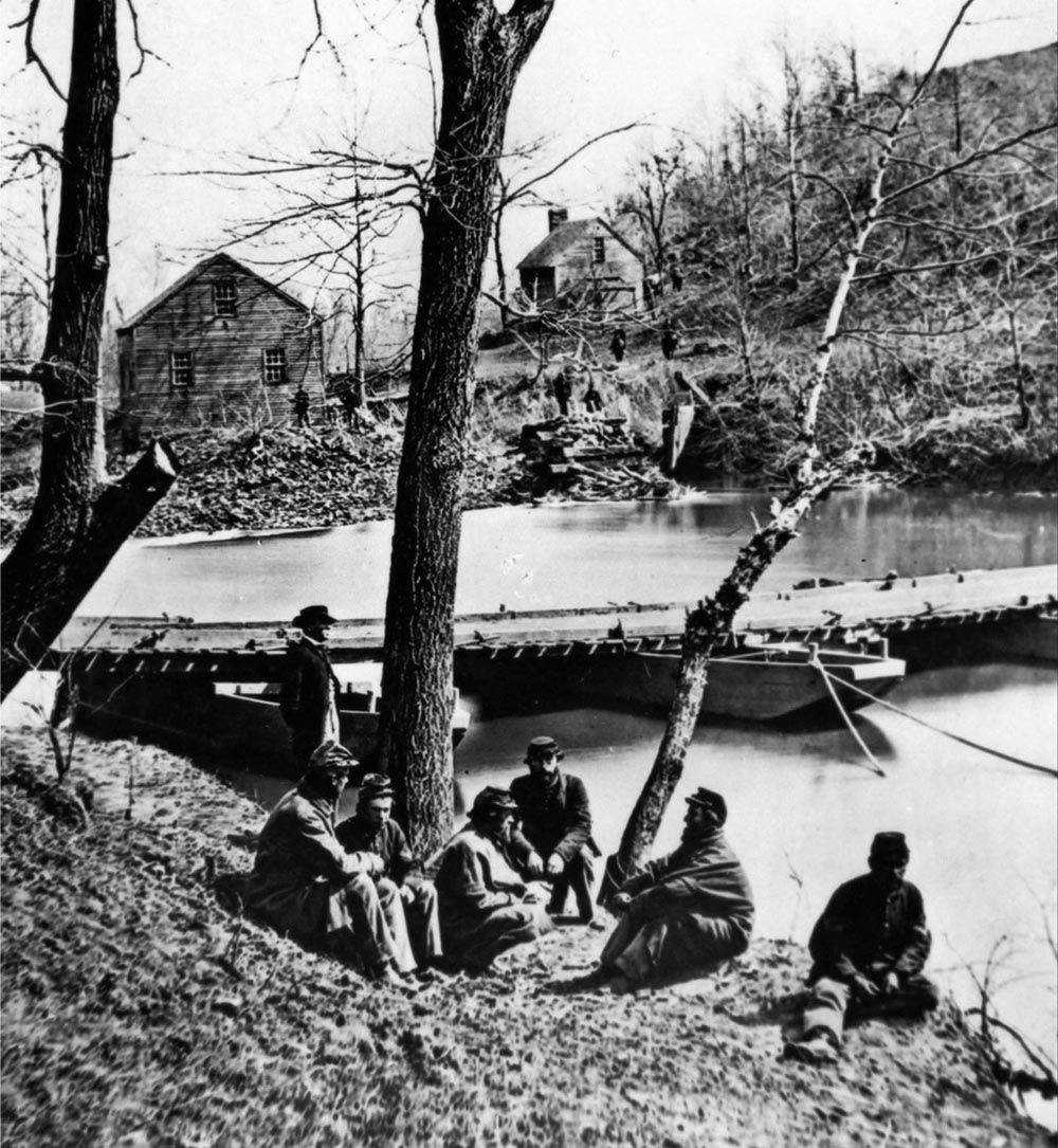 Union Soldiers huddled on the bank of Bull Run Creek by a pontoon bridge at - photo 5