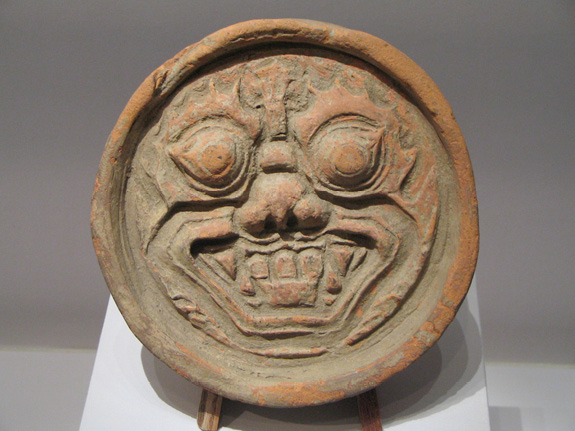 Korean end-roof tile from 5th or 6th century Image by pressapochista A - photo 4