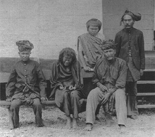 Tjoet Nyak Dhien and friends at the moment of capture Source Royal Institute - photo 1