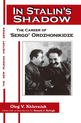 Oleg V. Khlevniuk - In Stalins Shadow: Career of Sergo Ordzhonikidze: Career of Sergo Ordzhonikidze