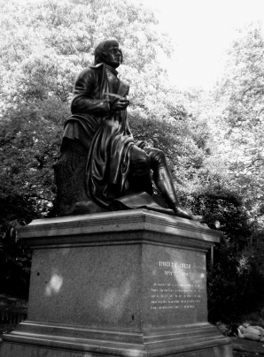 Versions of this statue of Robert Burns by the Victorian sculptor John Steell - photo 15