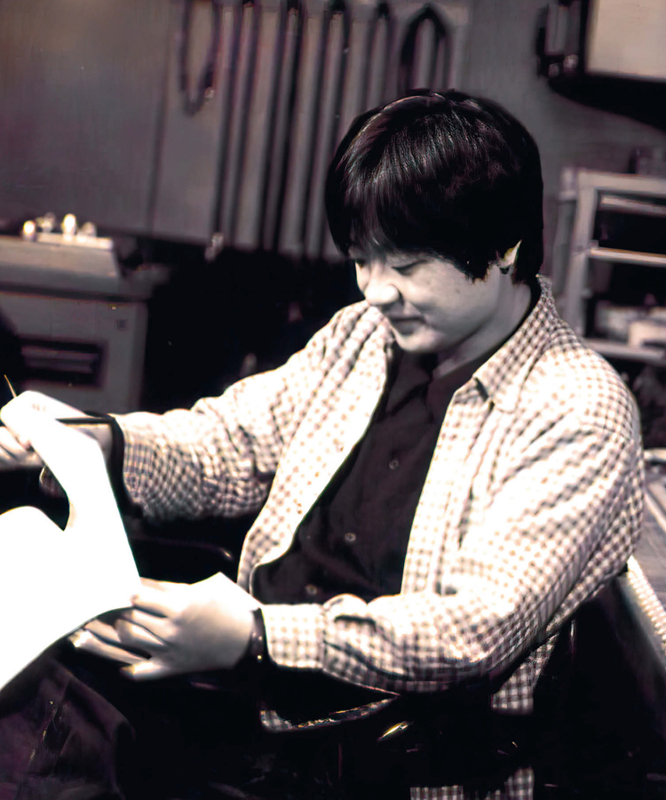 Hosoda at work at Toei in 1991 Mamoru Hosoda was born on September 19 1967 - photo 6