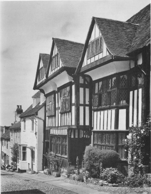 Dated 1576 this substantial merchants house in Mermaid Street Rye is typical - photo 2