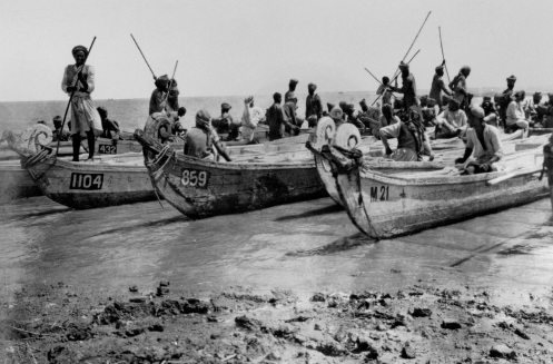 Moving troops by bellum native boats By kind permission of the National Army - photo 15