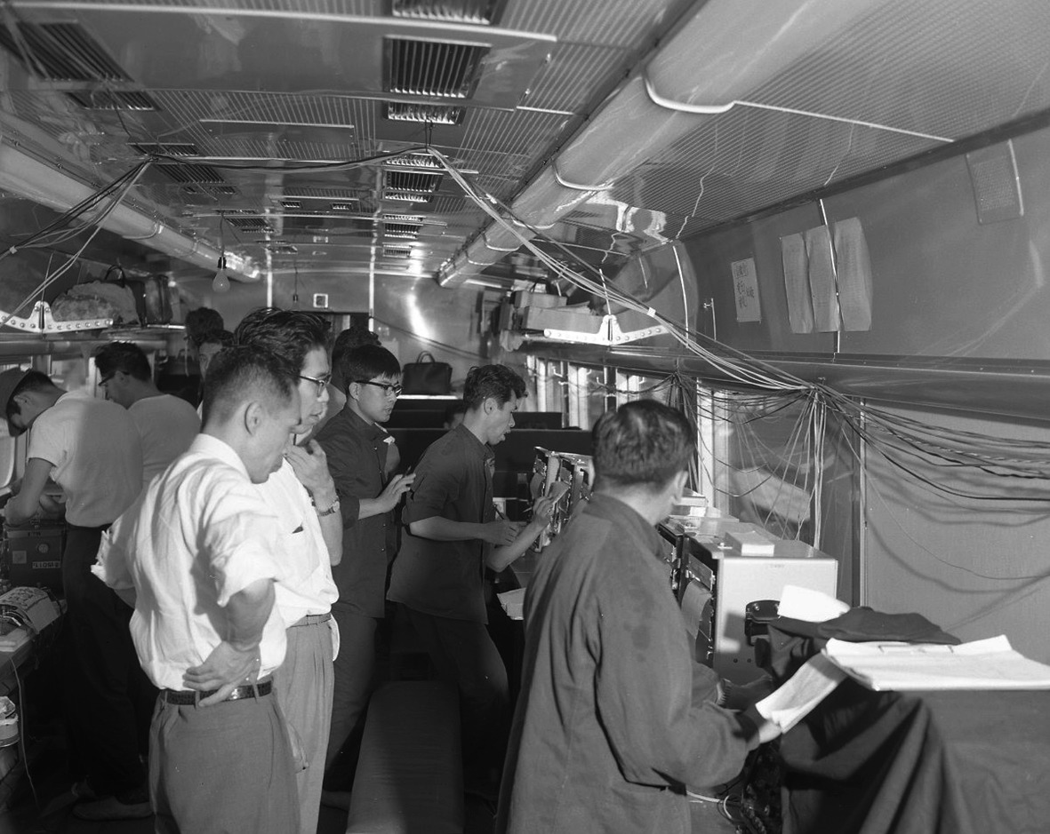 Photo 10 Measurement work at the trackside 1963 provided by RTRI Photo - photo 11