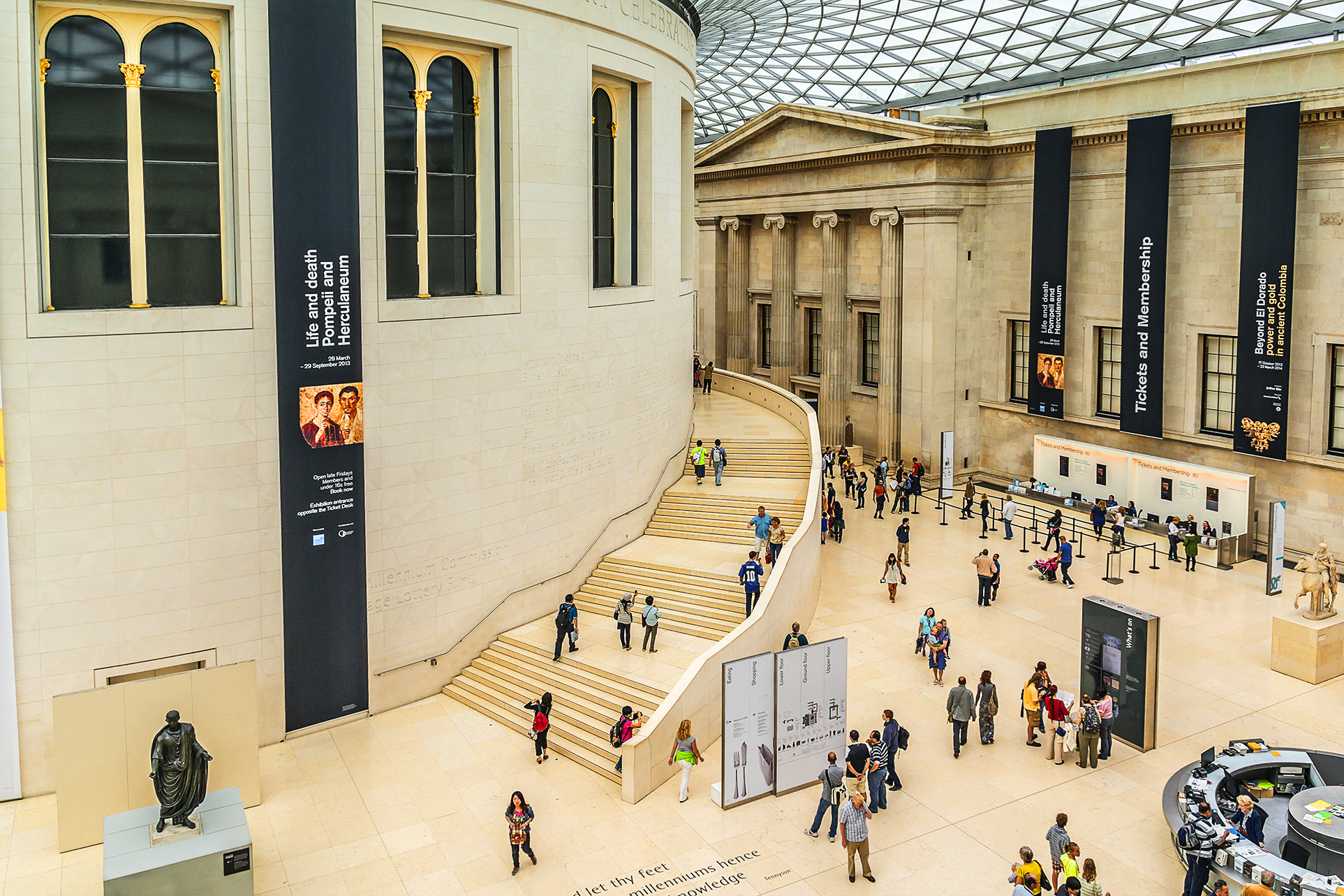 KIEVVICTORSHUTTERSTOCK GREAT COURT ARCHITECT NORMAN FOSTER London Top - photo 4