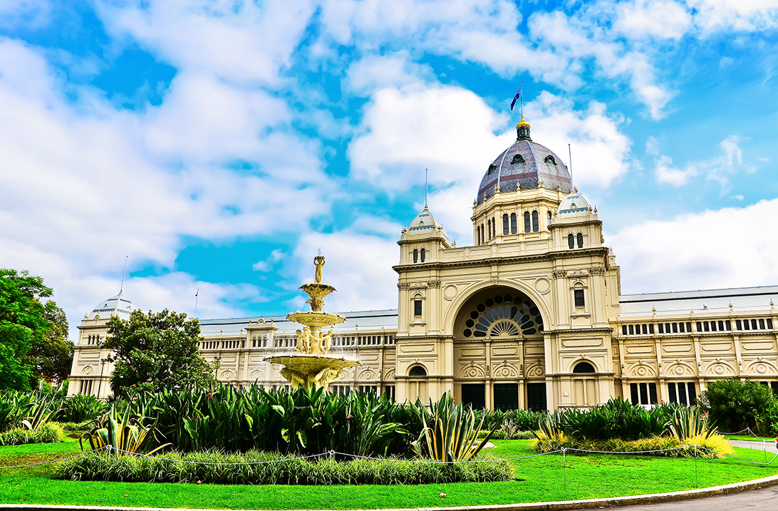 JAVENSHUTTERSTOCK Melbournes Top Experiences Historic market with gourmet - photo 8