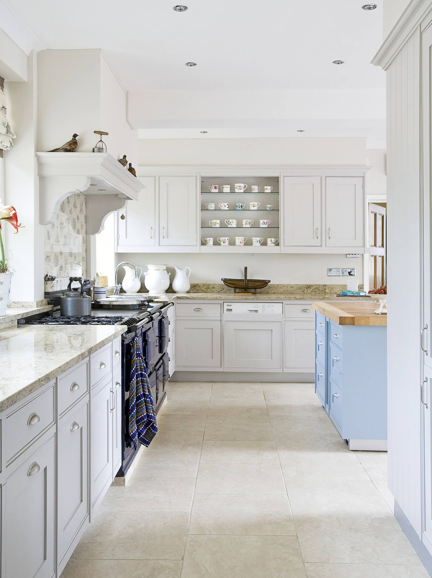 A kitchen should always be practical and efficient to use and organizing - photo 8