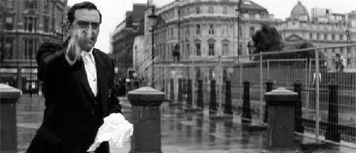 Chaudhry Baldev Singh Amrish Puri feeding birds in Trafalgar Square in - photo 3